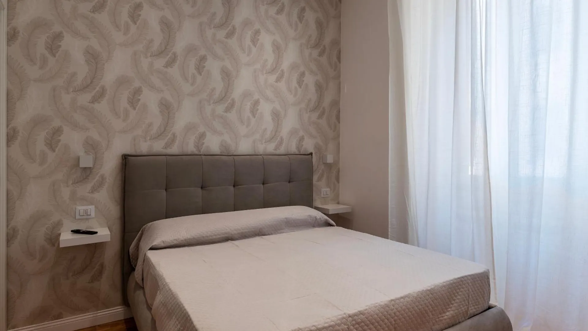 Rome Huge & Cozy Apartment 0*,  Italy