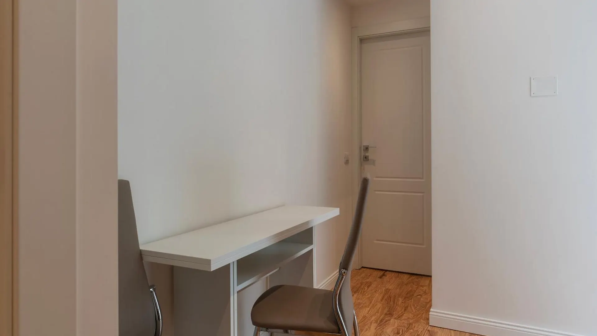 Rome Huge & Cozy Apartment 0*,  Italië